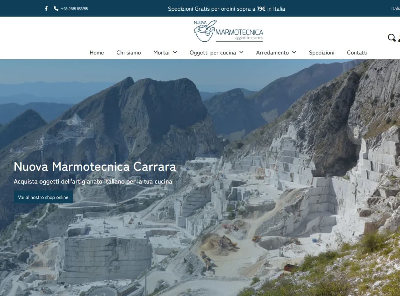 Screenshot della home attuale di marmotecnica.com: header chiaro con logo line-art e hero fotografica delle cave
